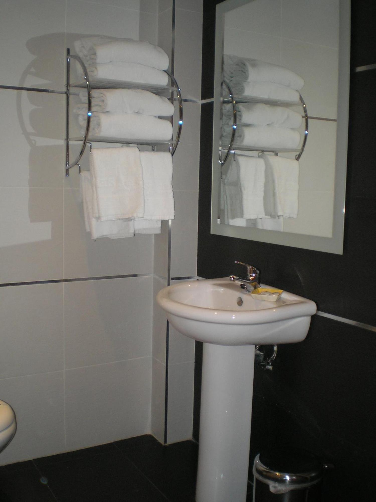 Apartamentos Plaza Espana Deluxe Сарагоса Екстер'єр фото